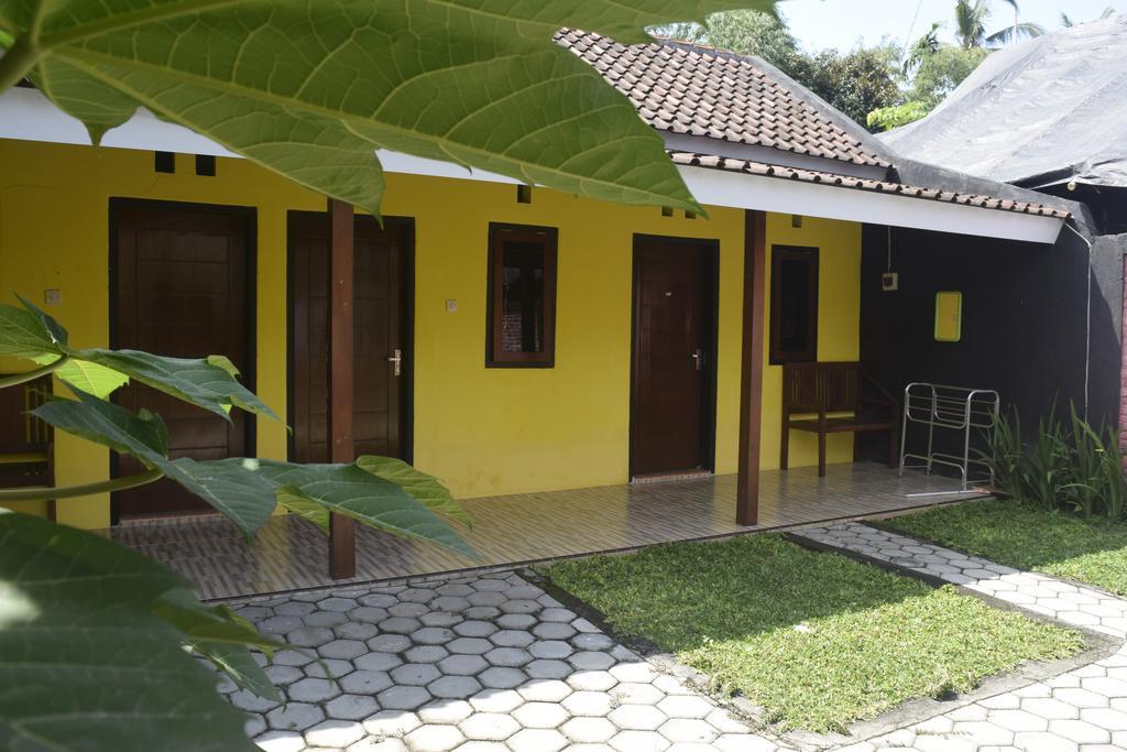 Blue Flame Inn Banyuwangi  Exteriör bild